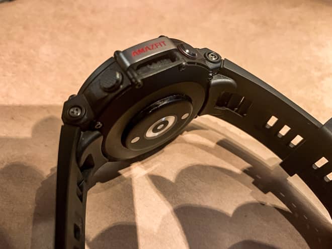 物理ボタンは側面に4つ