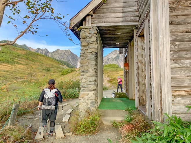 途中には夏季限定で利用できるトイレがある
