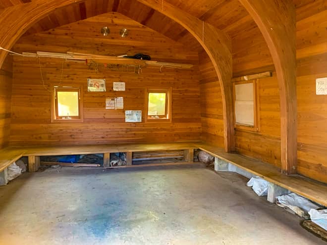 避難小屋の中は大変綺麗です