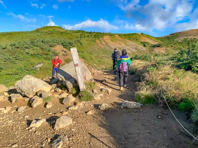 200メートル程登ると標識が見えてきます