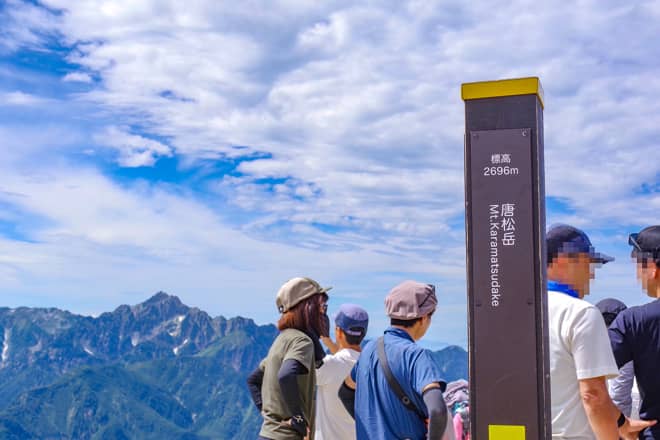 唐松岳山頂に到着です。標高は2696メートル