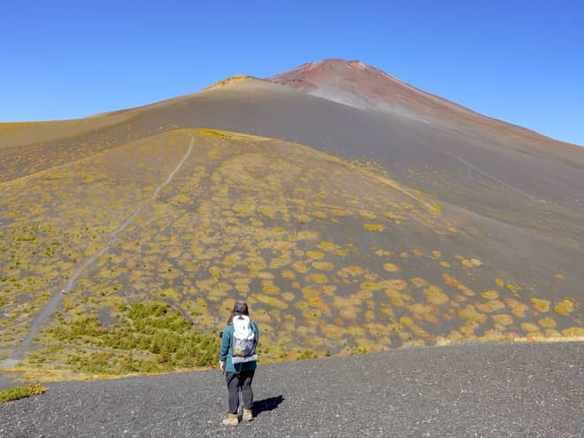 二ツ塚は上塚と下塚の二峰からなる双子の山