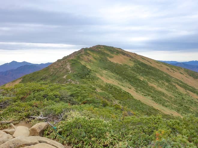 小至仏山から見る至仏山は大変美しく