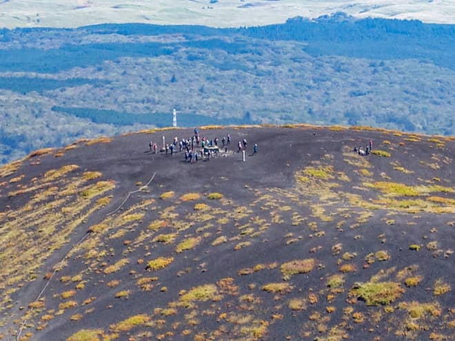 山頂は想像以上に広大です