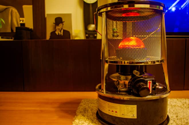 日本で主流の「TS-77」シリーズと違うのは