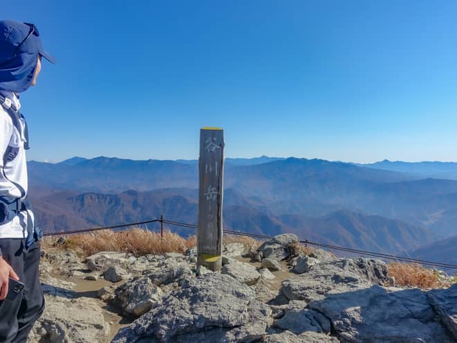 東側に目を向けると会津駒ケ岳