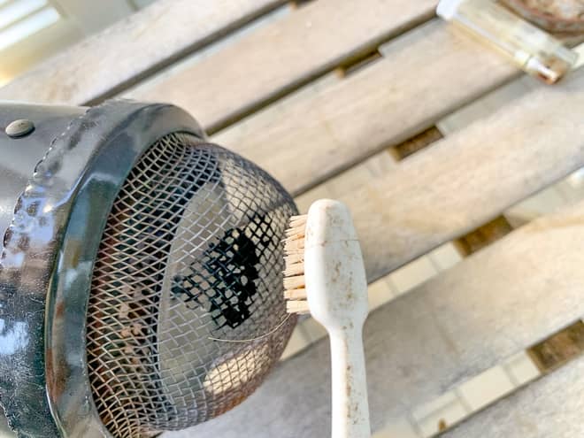 燃焼筒にこびりついたススは