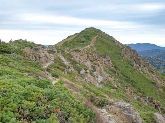 稜線を歩き進めると