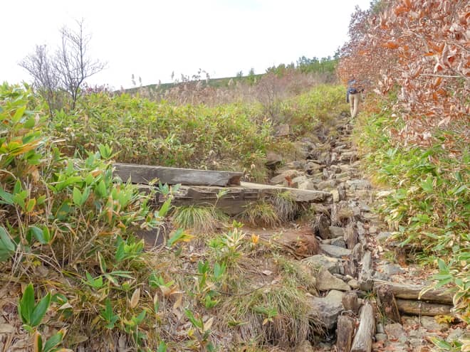 第一のチェックポイントとなるベンチが見えてきました