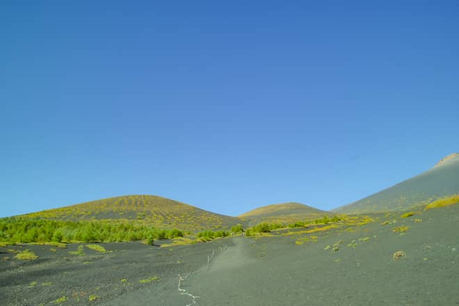 約2000年前の噴火で生まれた小火山で