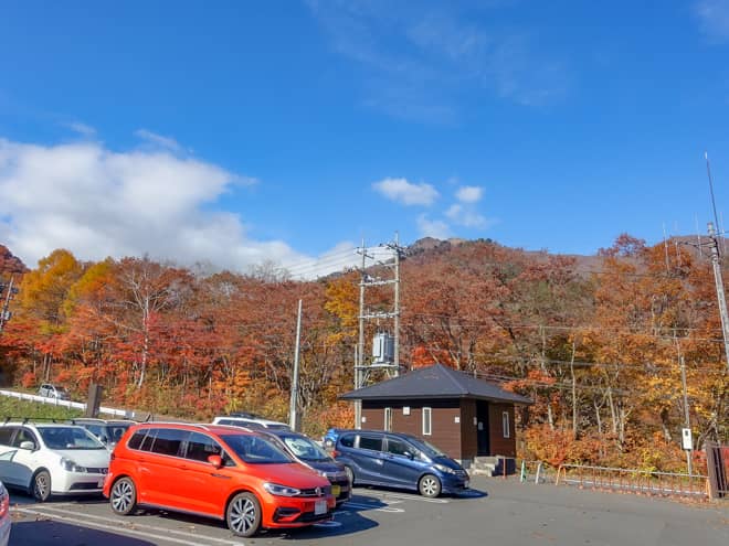 約300台駐車できるスペースがあり、トイレもあります
