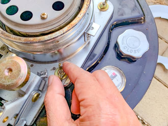 芯筒の入ったユニットを取り外します