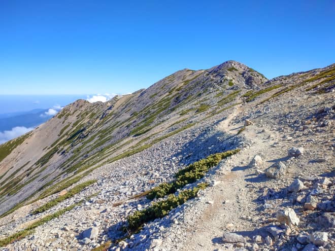 薬師岳山頂までの稜線