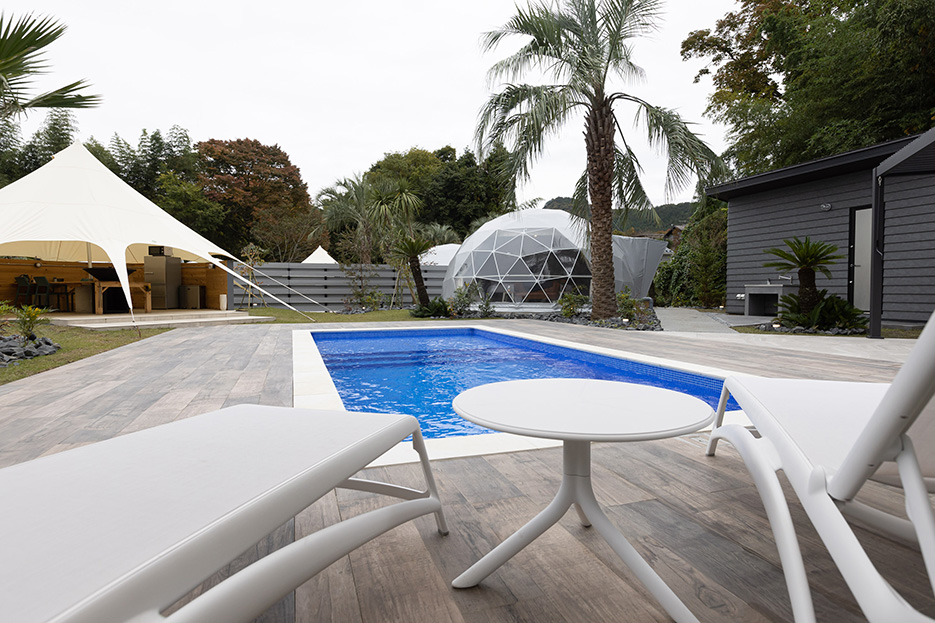 RIVERPOOLプールサイド