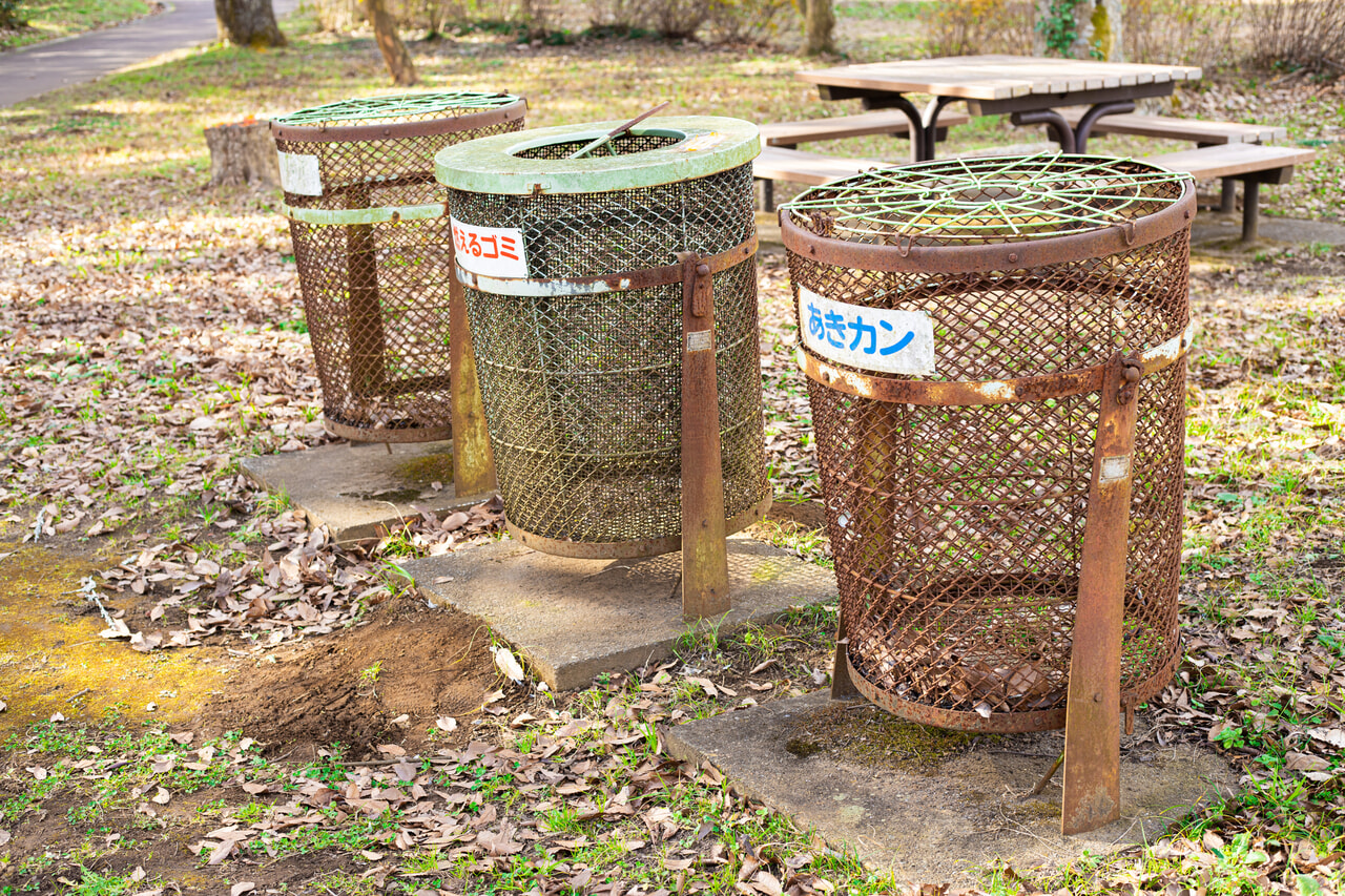 キャンプ場のゴミ捨て場