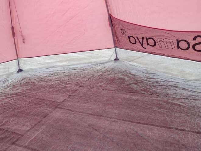 六角形の1辺の長さは110センチあります