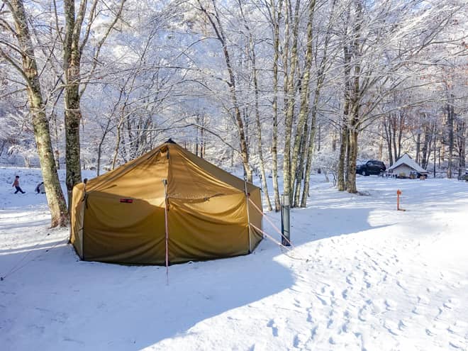 冬は雪上キャンプも楽しめる