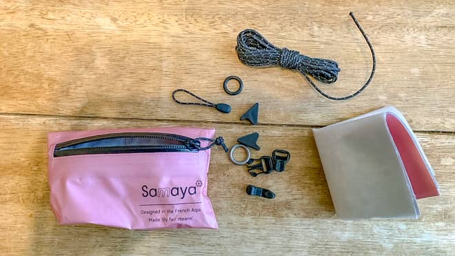 収納袋にはテント本体とペグ