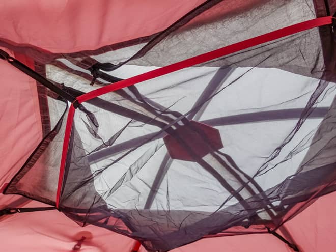 天井には大型のベンチレーションが