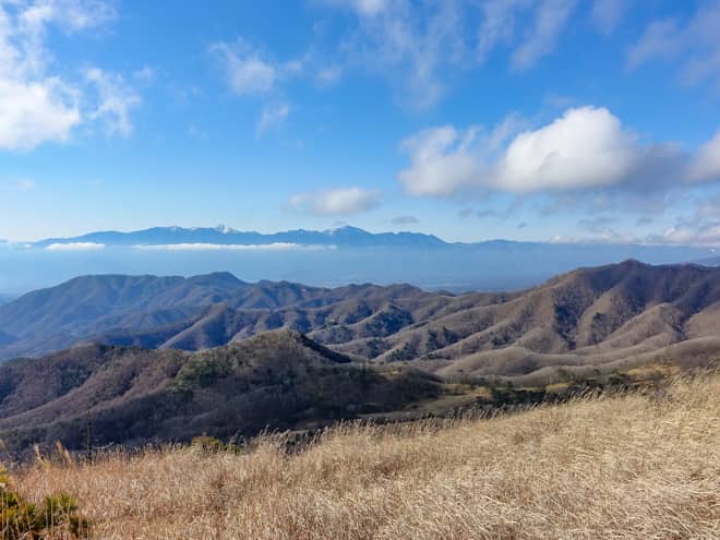 小高い丘を登りきると