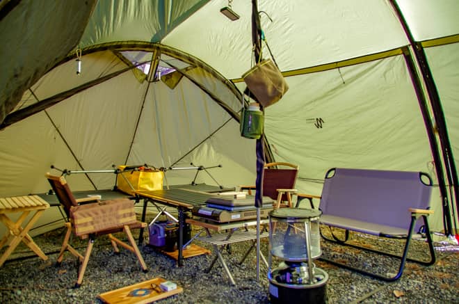 手の届く範囲に必要な物が全て揃ってしまう