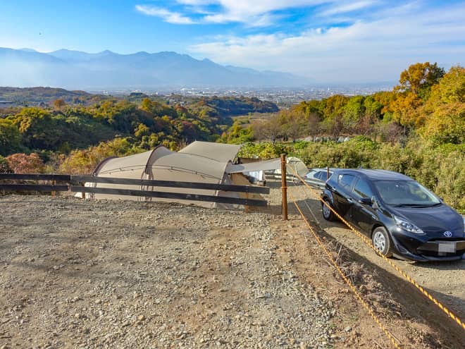 隣同士は段差になっていてプライベート感があり