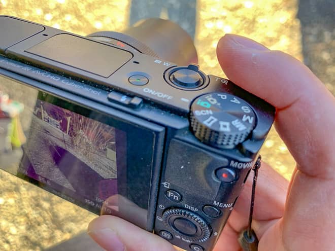 もうスマホには戻れない！アウトドアで大活躍するコンデジです