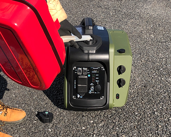 ガソリンで長時間発電可能