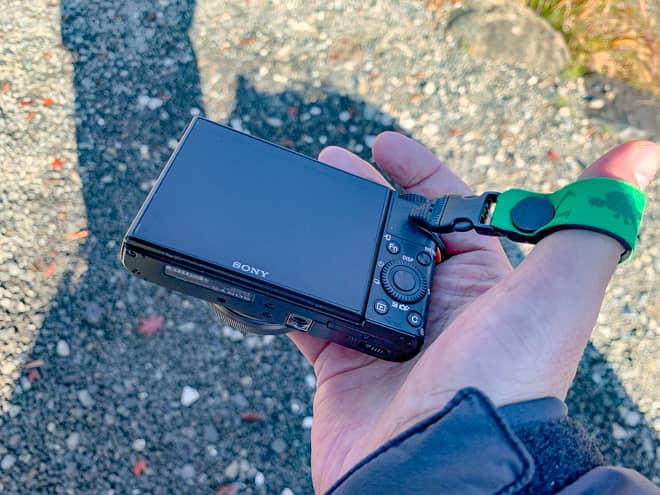 ファインダーを収納すると電源が自動でOFFになる