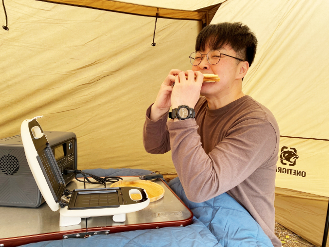 ホットサンドが美味しすぎて感極まる編集部員