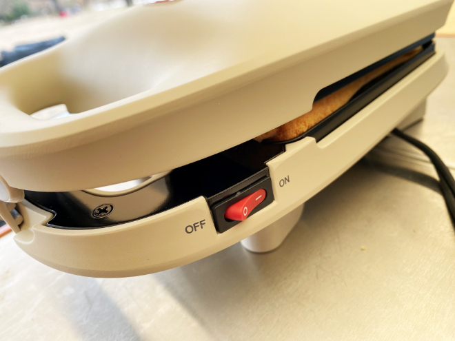 ホットサンドメーカーのスイッチオン