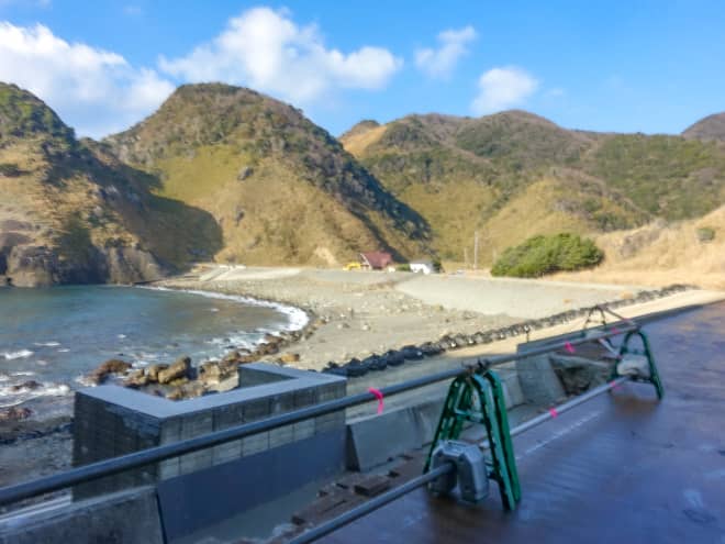 急こう配の山道を下りきると吉田の集落に到着