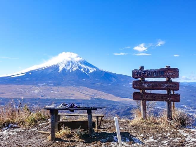 杓子山の山頂に広がる景色は本当に壮大です