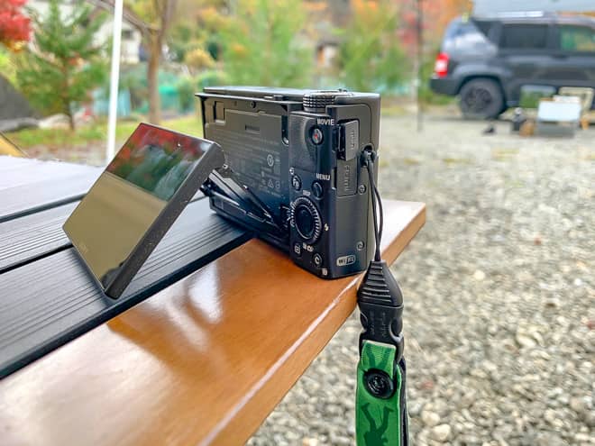 液晶ディスプレイを様々な角度に動かすことが出来る