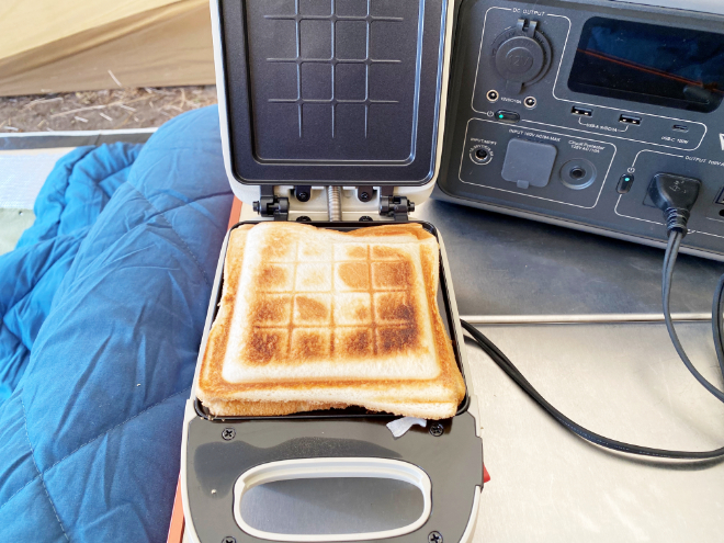 焦げ目の付いたホットサンドの完成