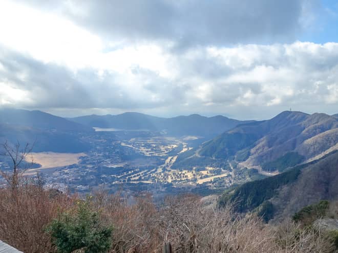 眼下に広がる仙石原や芦ノ湖 (2)