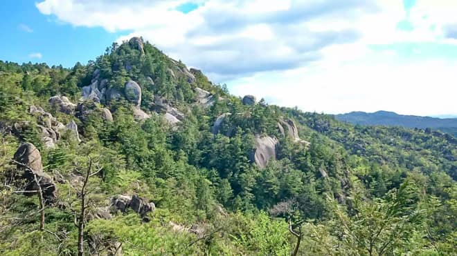 金勝アルプスの岩