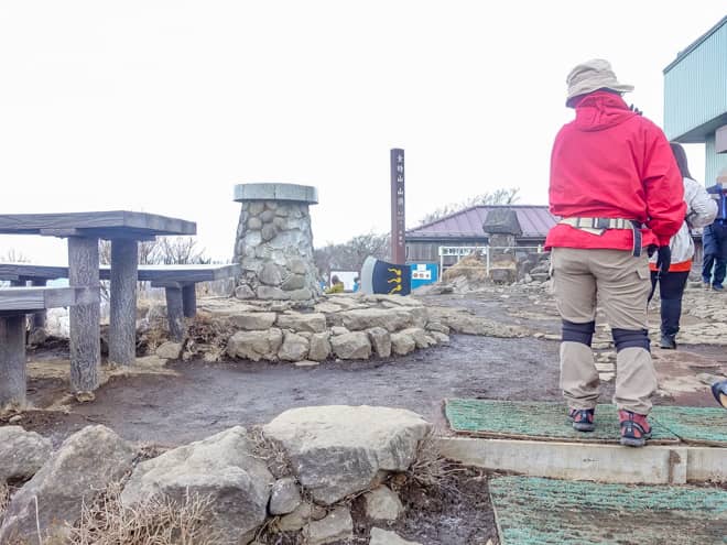 金時山山頂の施設