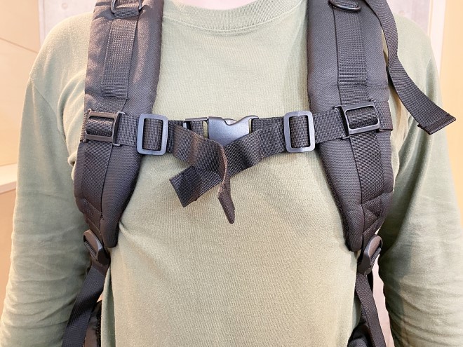 ホークギアバックパックのチェストベルト