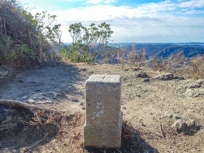 伊予ヶ岳山頂「北峰」に到着です