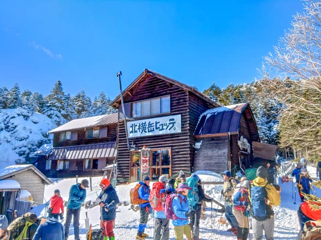北横岳ヒュッテ前