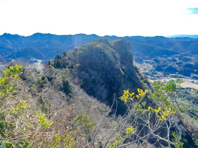 伊予ヶ岳は「南峰「北峰」2つの峰からなる双耳峰で