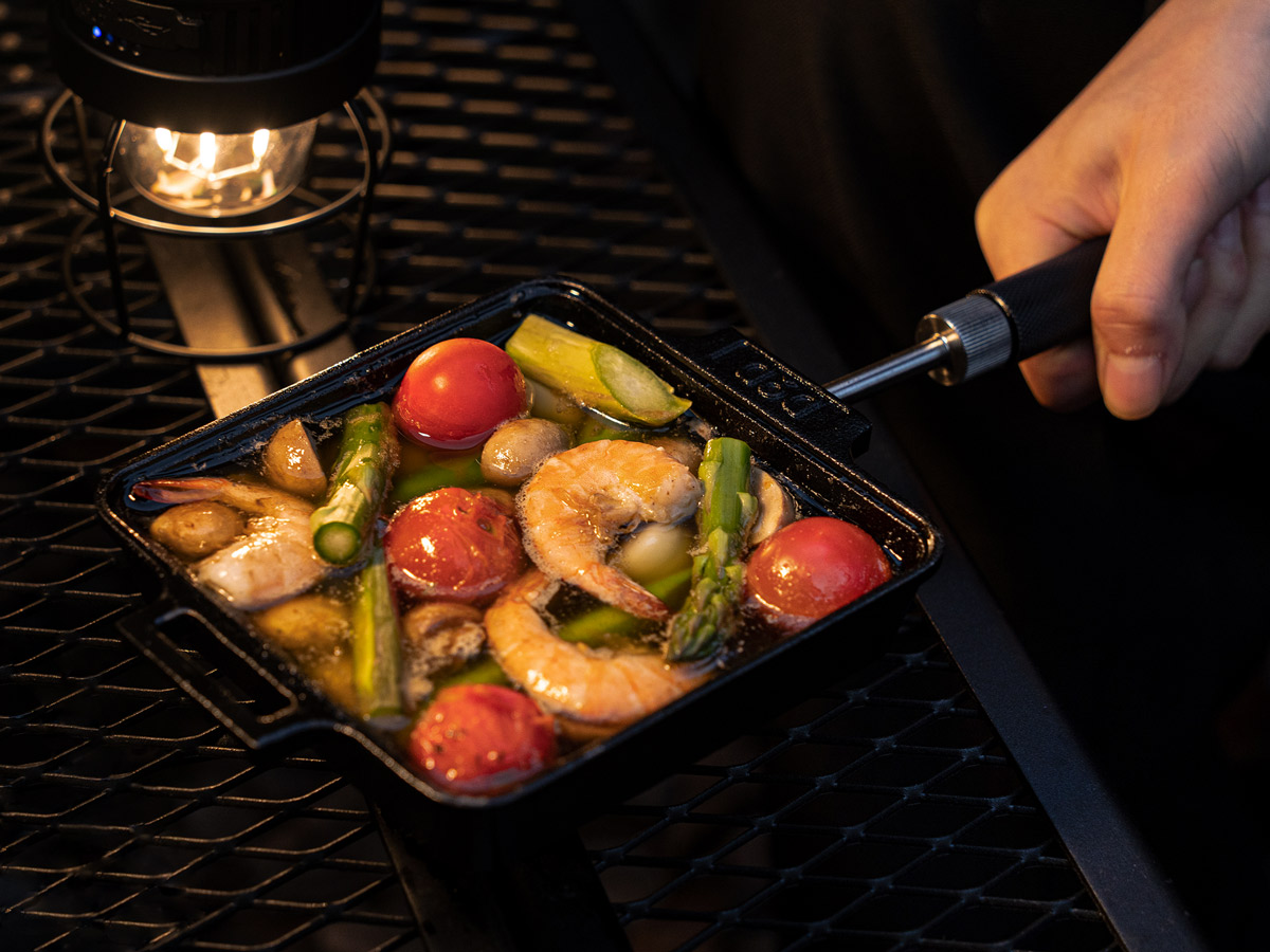 アイアンうさサンドメーカーでアヒージョ