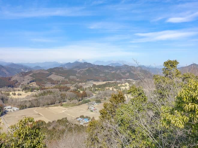 北西側に目を向けると