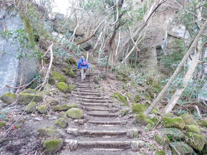 吹抜洞窟より先は階段地獄が待ち受けています