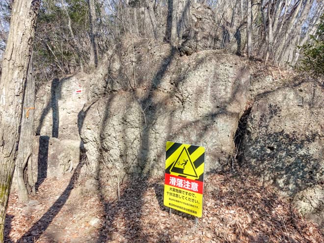 岩登りが必要な個所も増えていき