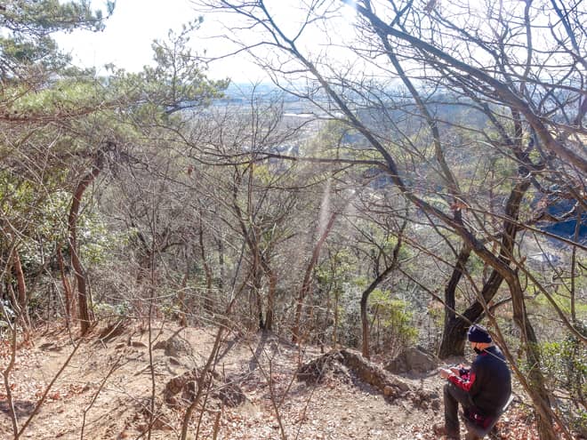 急登を抜けるとベンチがあります