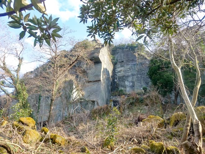 更に歩き進めると「岩舞台」