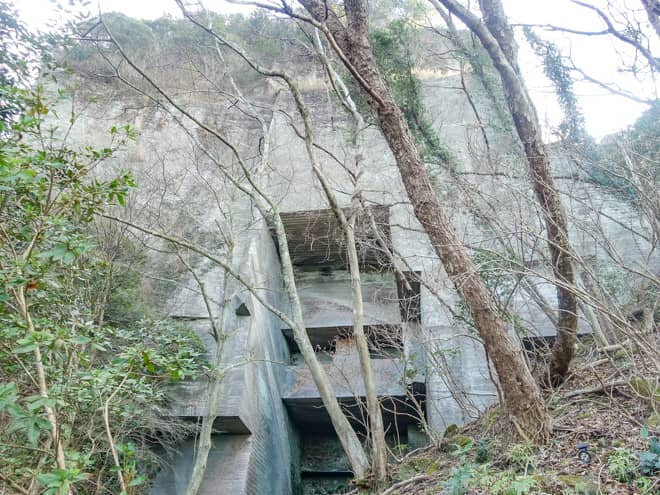 次に目に飛び込んでくるのが観音洞窟です