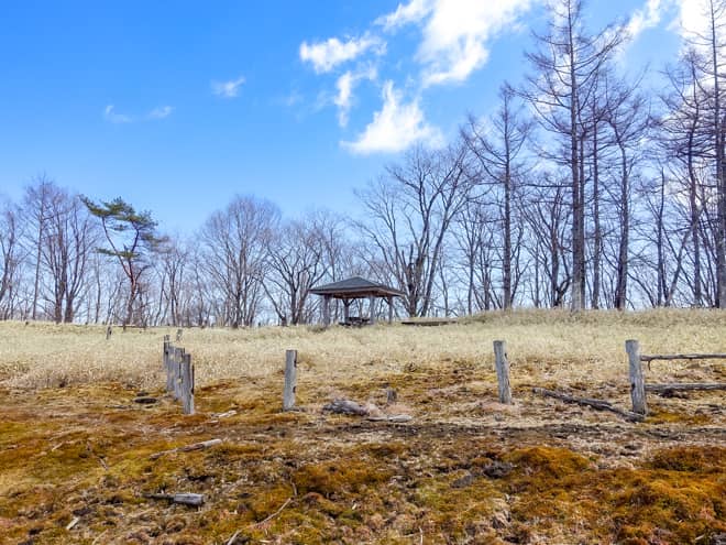 猫の平の高台には東屋があるので